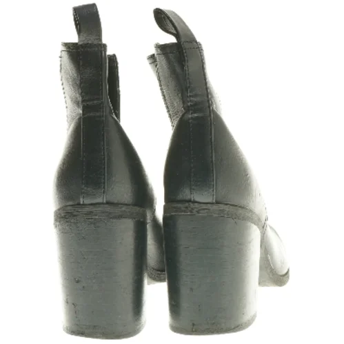 Sort ankelstøvler med hæl (str. fod 25 cm)