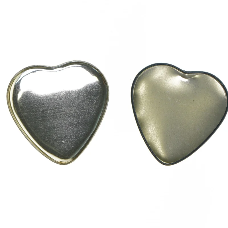 Hjerteformet metalæske fra Irma (str. 9,5 cm)