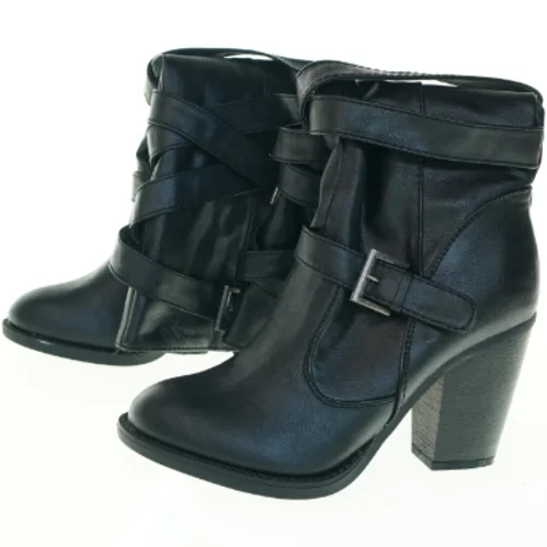 Sorte læderstøvler med hæl og spænder fra Justfab (str. 8)