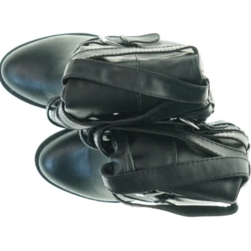 Sorte læderstøvler med hæl og spænder fra Justfab (str. 8)