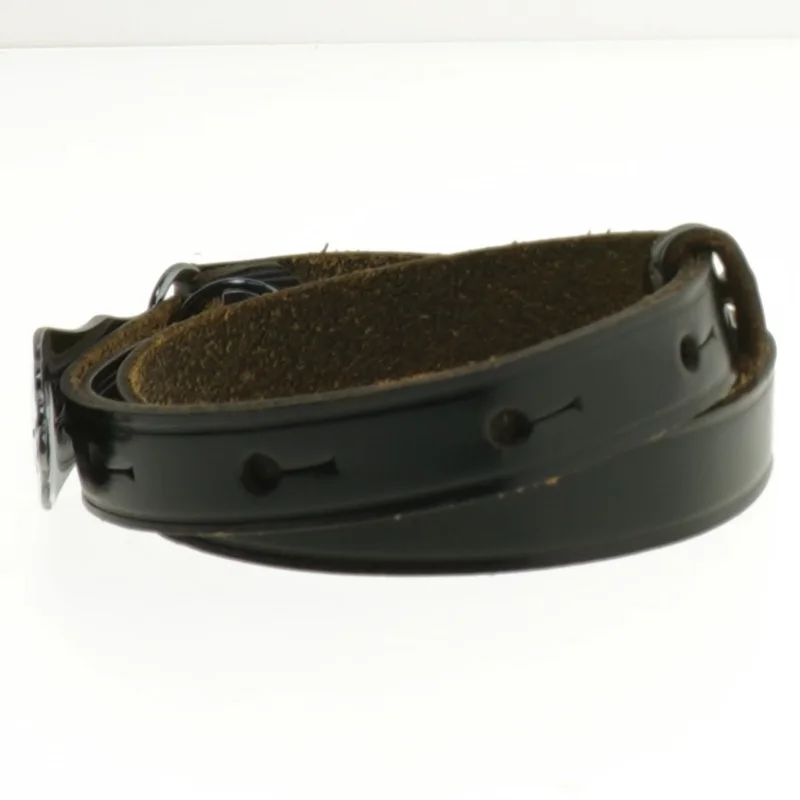 Bælte i læder med sølvspænde