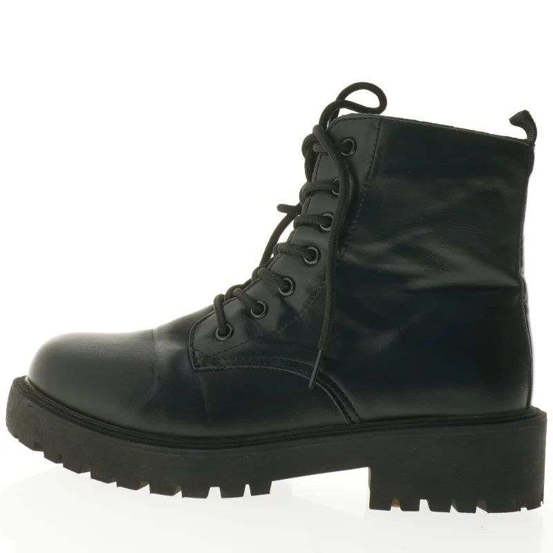 Sorte snørestøvler fra VRS (str. 37)