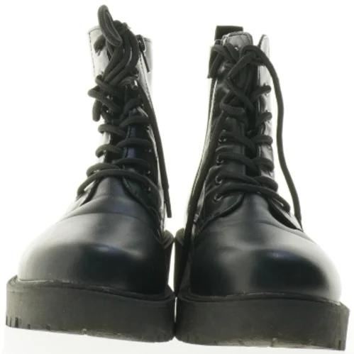 Sorte snørestøvler fra VRS (str. 37)