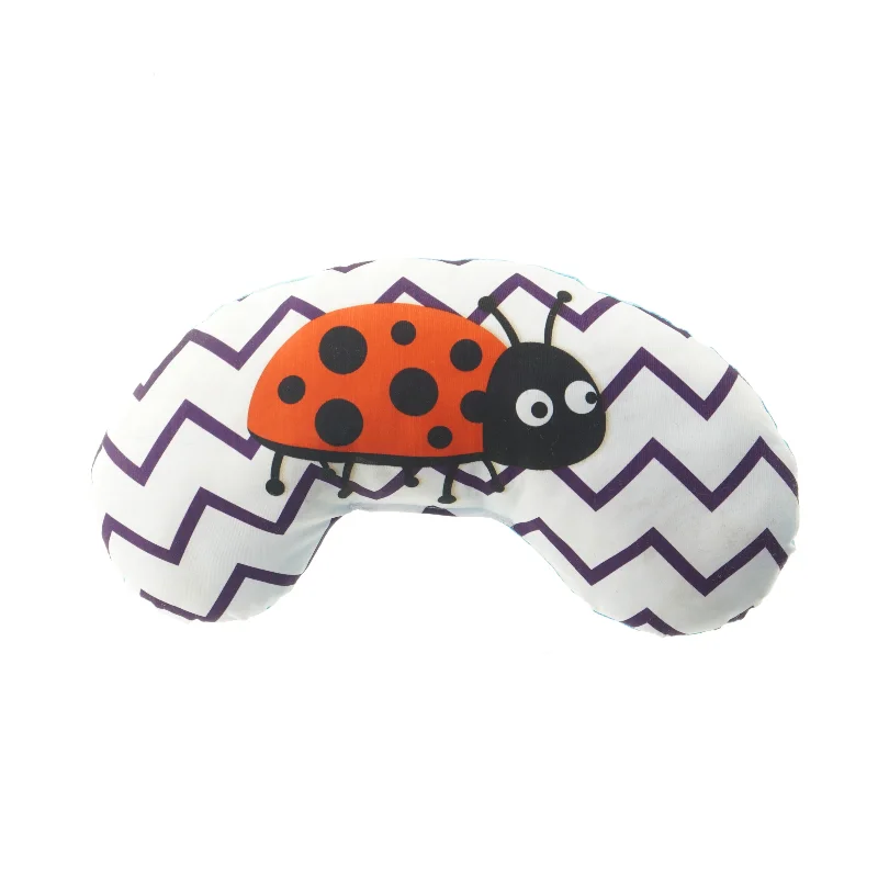 Nakkepude med mariehøne tema (str. 35 cm)