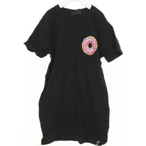 T-Shirt fra DWG (str. 152 cm)