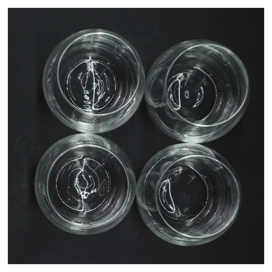 Sæt af fire drikkeglas (str. Ø 6,5x10 cm)