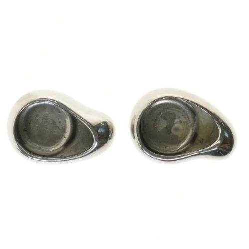 To runde rustfrie stål lysestager fra Menu (str. 12 cm)