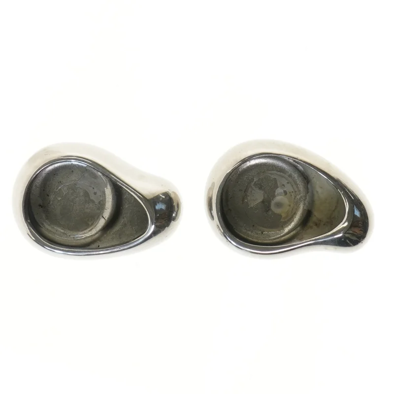 To runde rustfrie stål lysestager fra Menu (str. 12 cm)