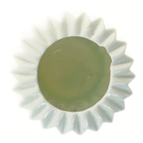 Små vase med riflet design (str. 8x5,5 cm)