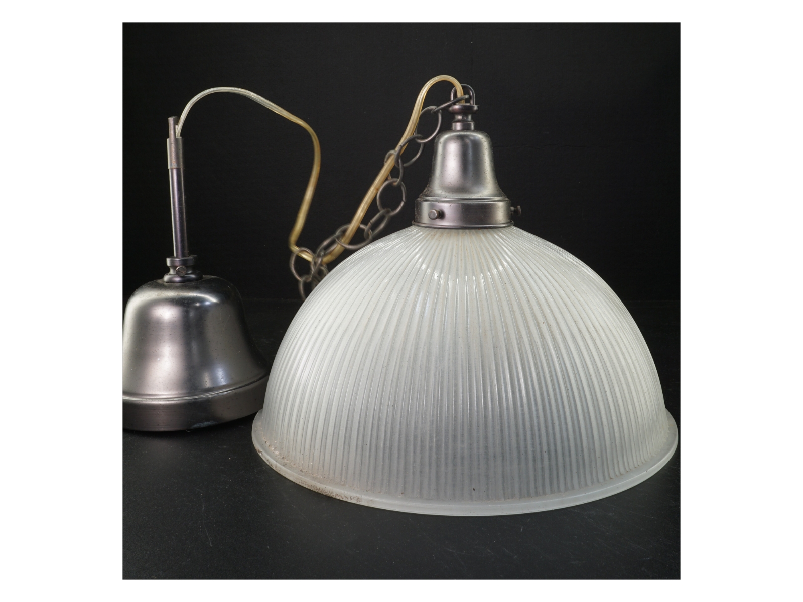 Loftlampe med glas og metal (str. 30 cm)