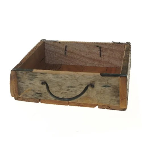 Træbakke med metalhåndtag (str. 30x26x8 cm)