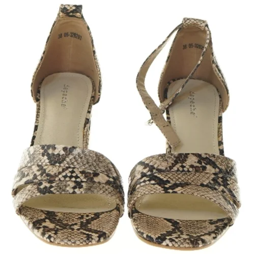 Sko med slangeskindsdesign, str. 38 fra Depeche (str. 38 )