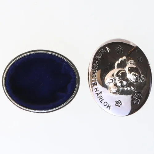 Æske til den første hårlok (str. 5,5 cm)