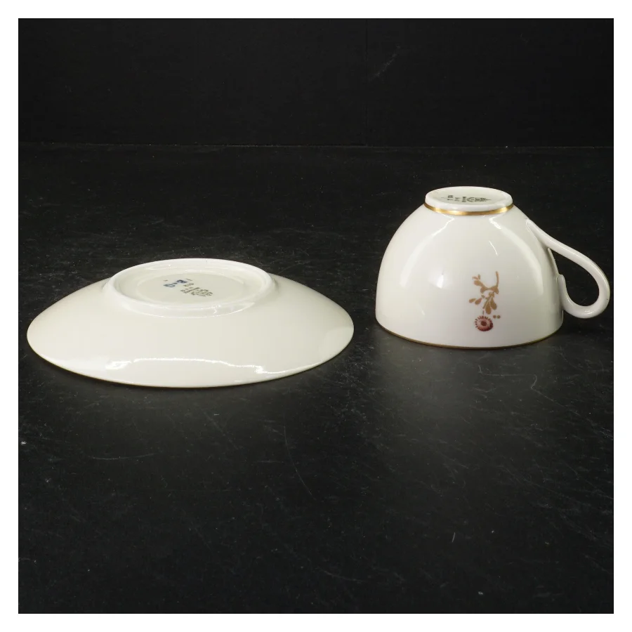 Porcelænskopper med underkopper fra B&G