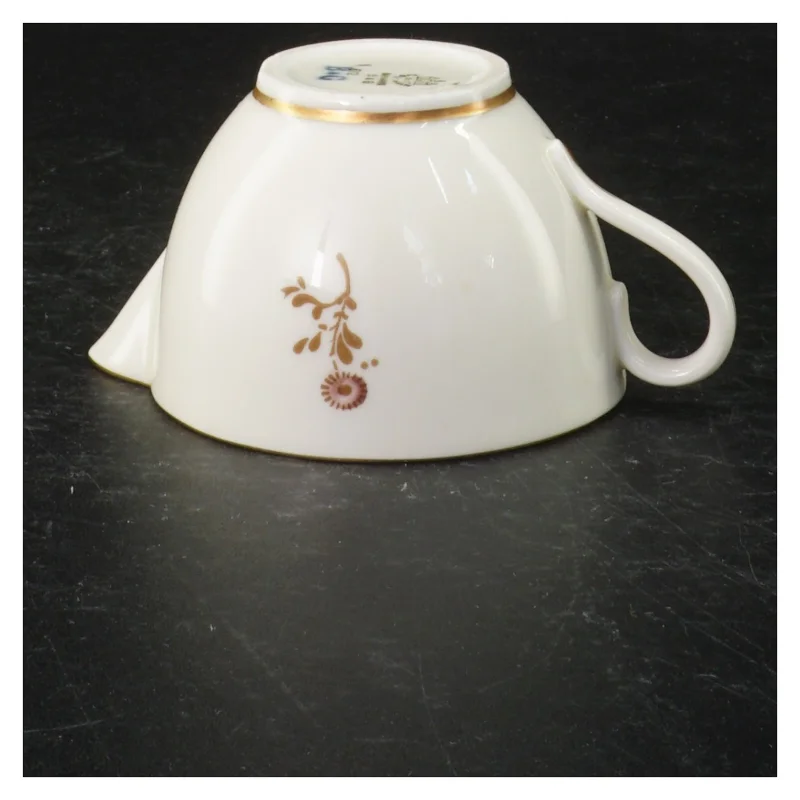 Porcelæns flødekande med blomstermotiv fra B&G