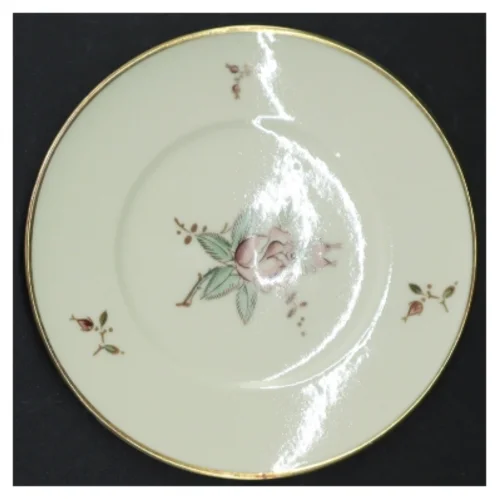 Porcelænstallerkener med blomstermotiv fra B&G