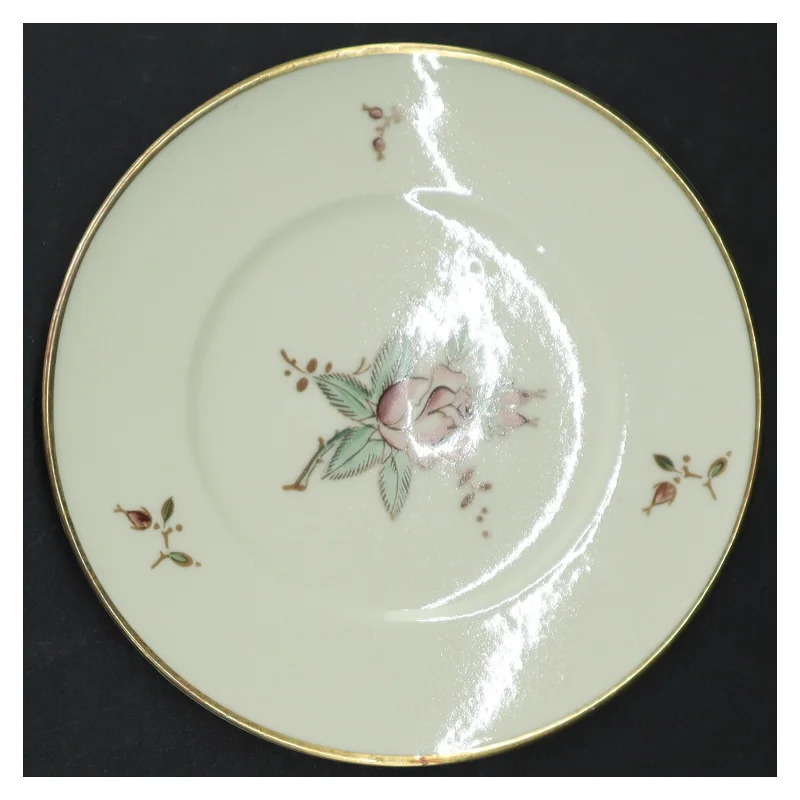 Porcelænstallerkener med blomstermotiv fra B&G