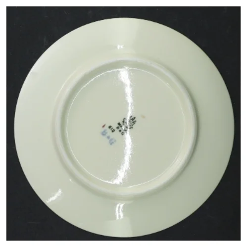 Porcelænstallerkener med blomstermotiv fra B&G