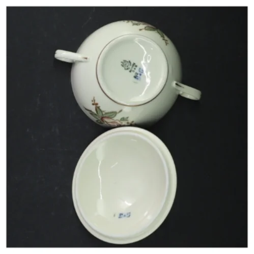 Porcelæn suppeterrin med låg og blomstermotiv fra B&G