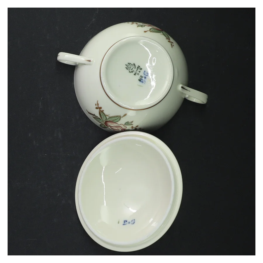 Porcelæn suppeterrin med låg og blomstermotiv fra B&G