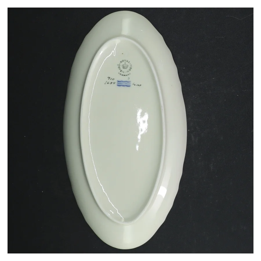 Porcelænsfad med blomstermotiv fra Royal Copenhagen