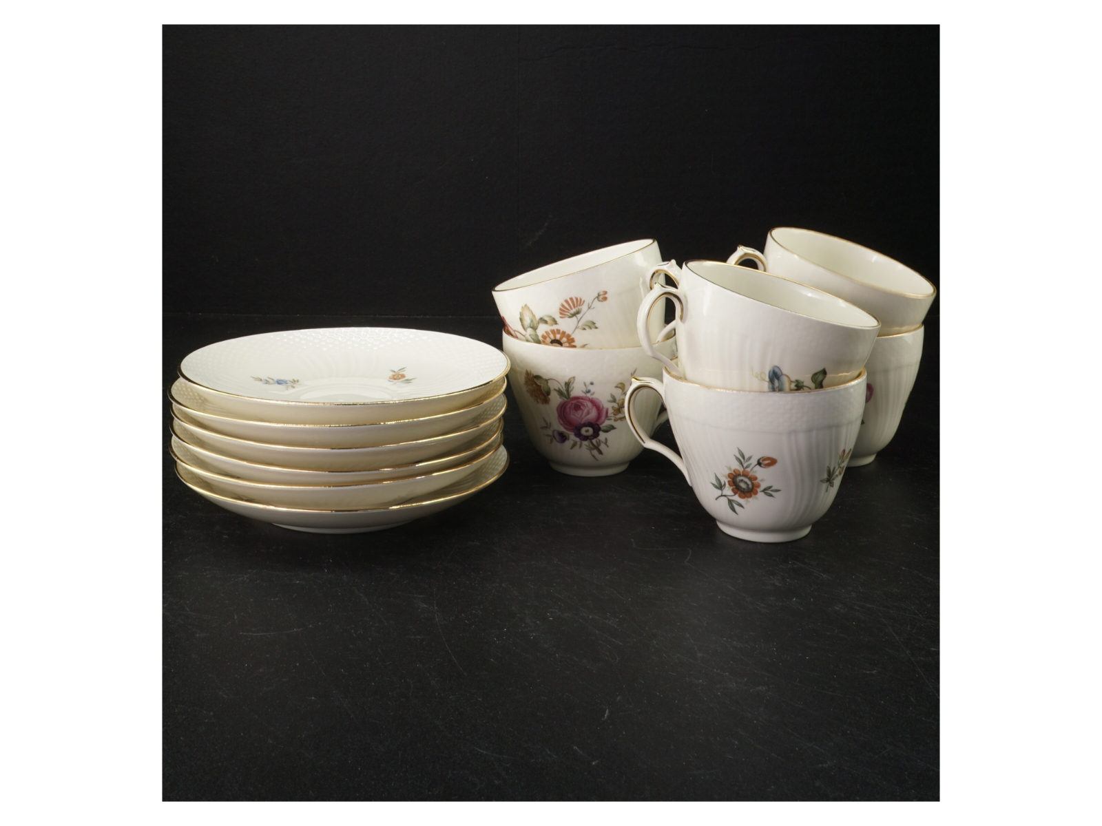 Porcelænskopper med underkopper fra Royal Copenhagen