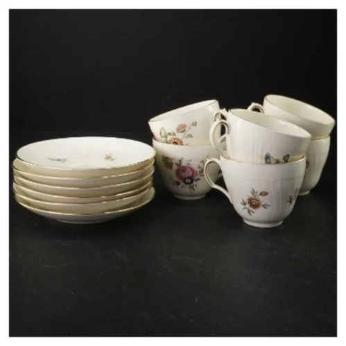 Porcelænskopper med underkopper fra Royal Copenhagen