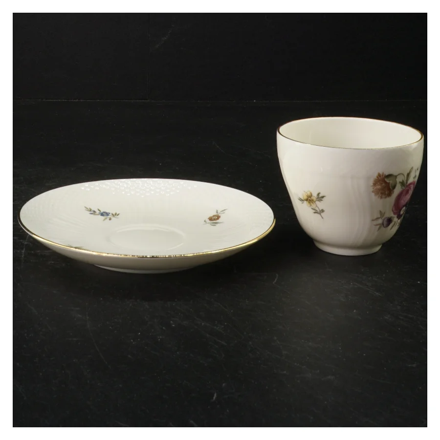 Porcelænskopper med underkopper fra Royal Copenhagen
