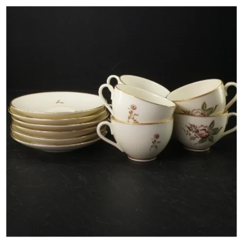 Porcelænskopper med underkopper fra B&G