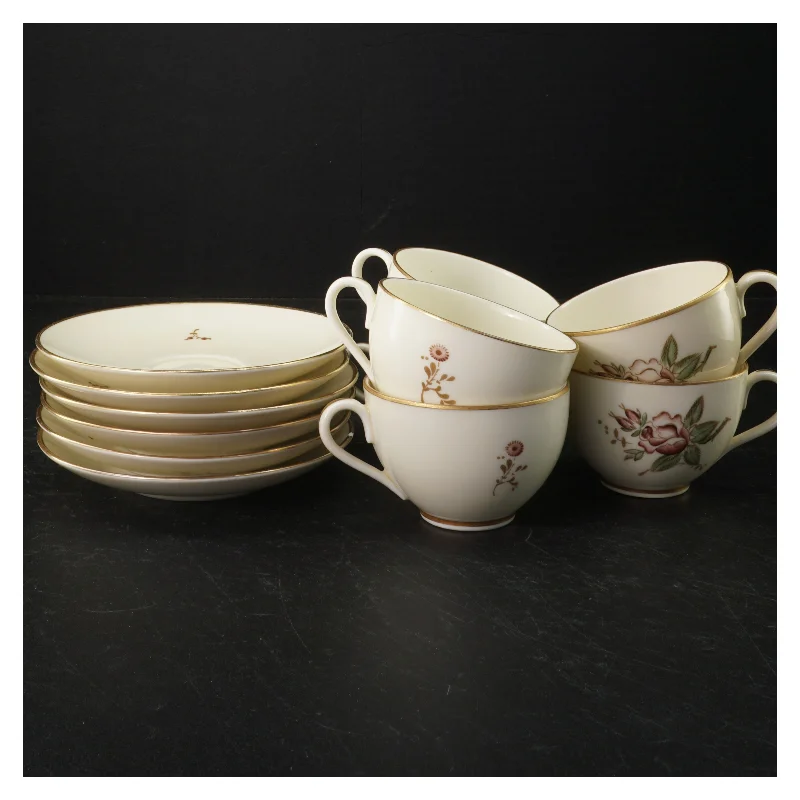 Porcelænskopper med underkopper fra B&G
