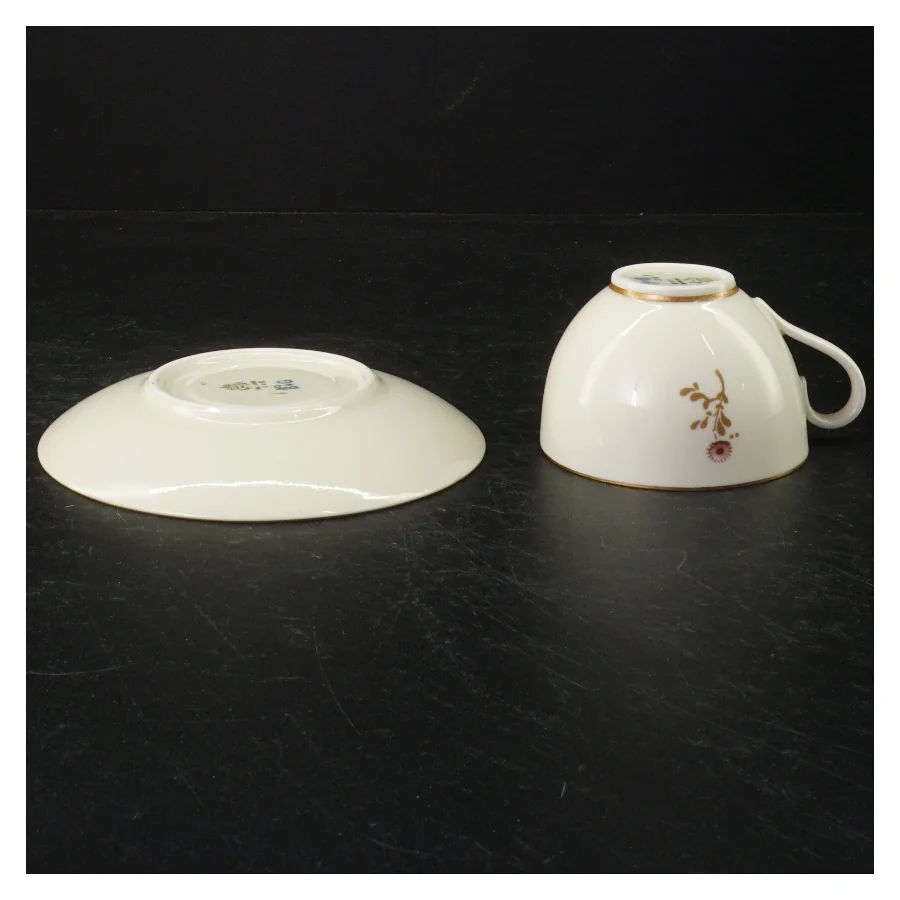 Porcelænskopper med underkopper fra B&G