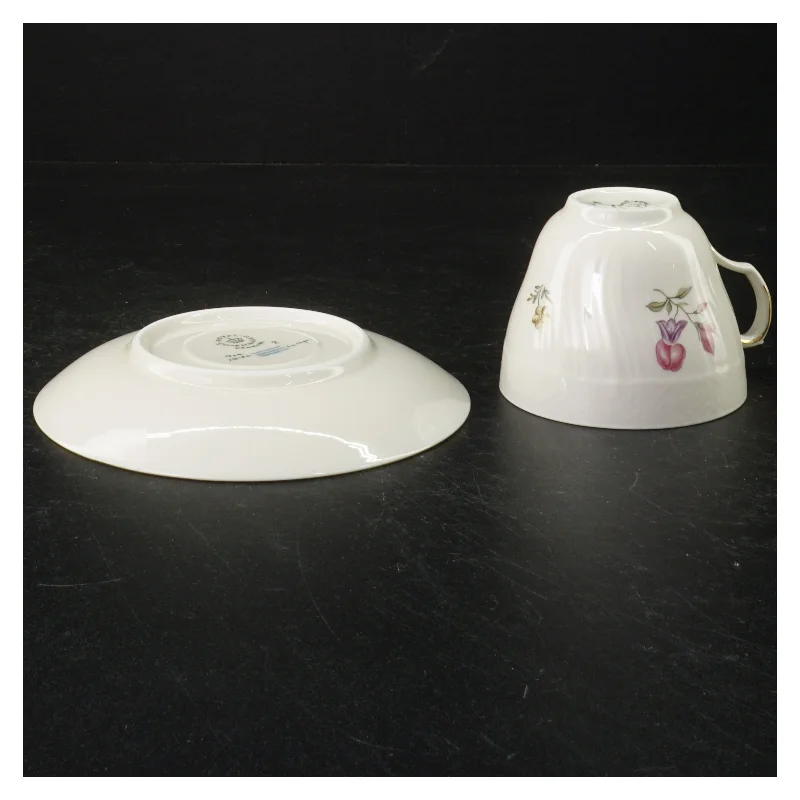 Porcelænskop og underkop sæt fra Royal Copenhagen