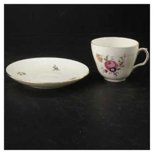 Porcelænskop og underkop sæt fra Royal Copenhagen