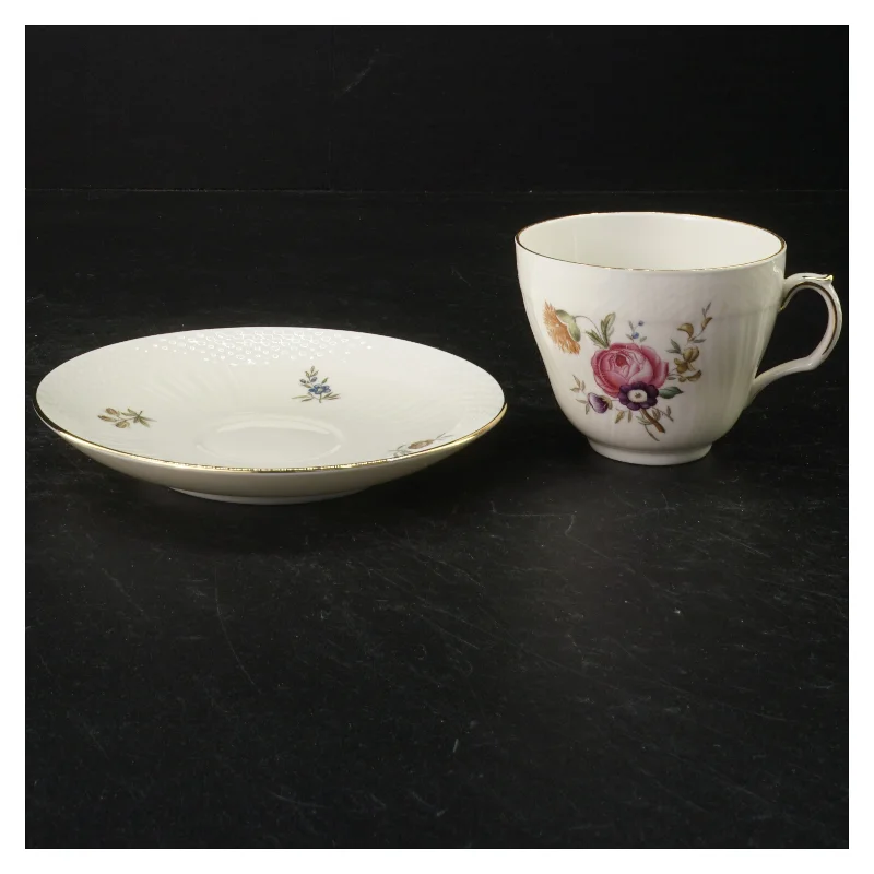 Porcelænskop og underkop sæt fra Royal Copenhagen