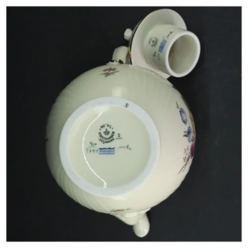 Royal Copenhagen Frisenborg Kaffekande #910/ 1794 fra Royal Copenhagen