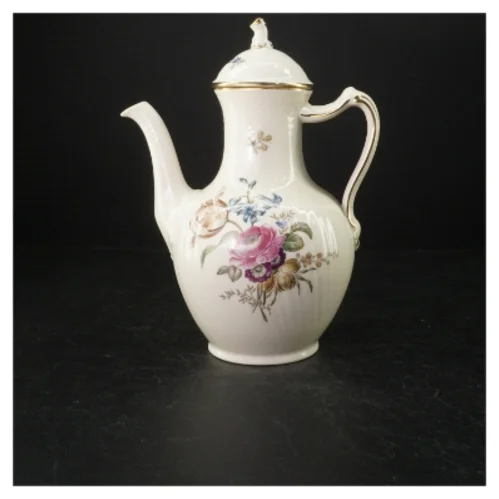 Royal Copenhagen Frisenborg Kaffekande #910/ 1794 fra Royal Copenhagen