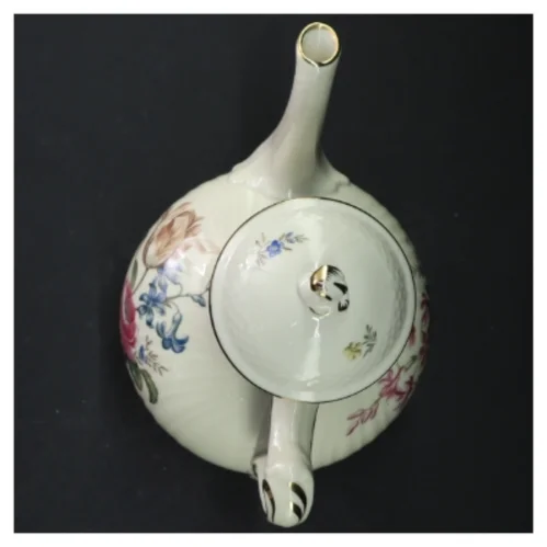 Royal Copenhagen Frisenborg Kaffekande #910/ 1794 fra Royal Copenhagen