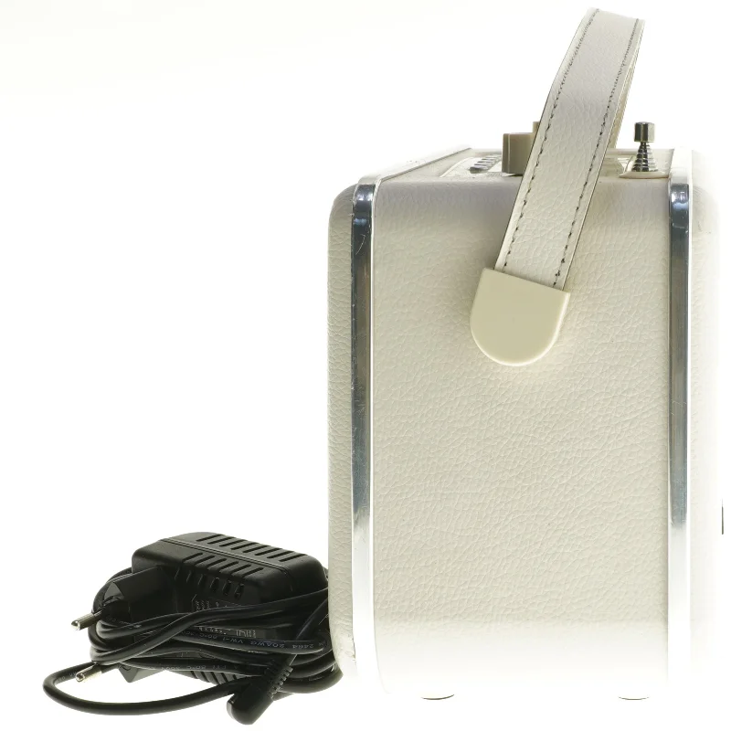 Memphis radio med adapter fra Memphis (str. 26x12x16 cm)