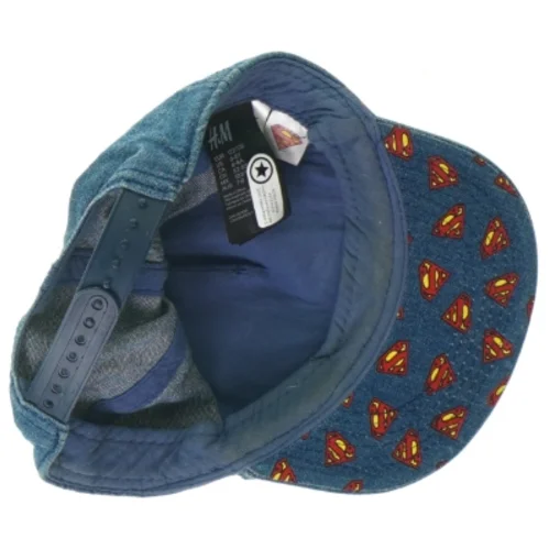 Superman kasket fra H&M (str. 122)