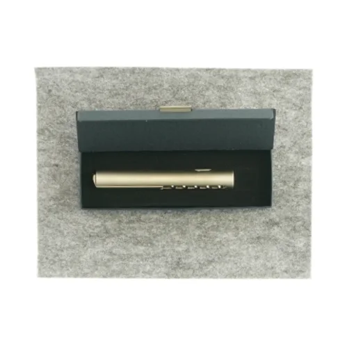 Vinoplukker stadig i æske 