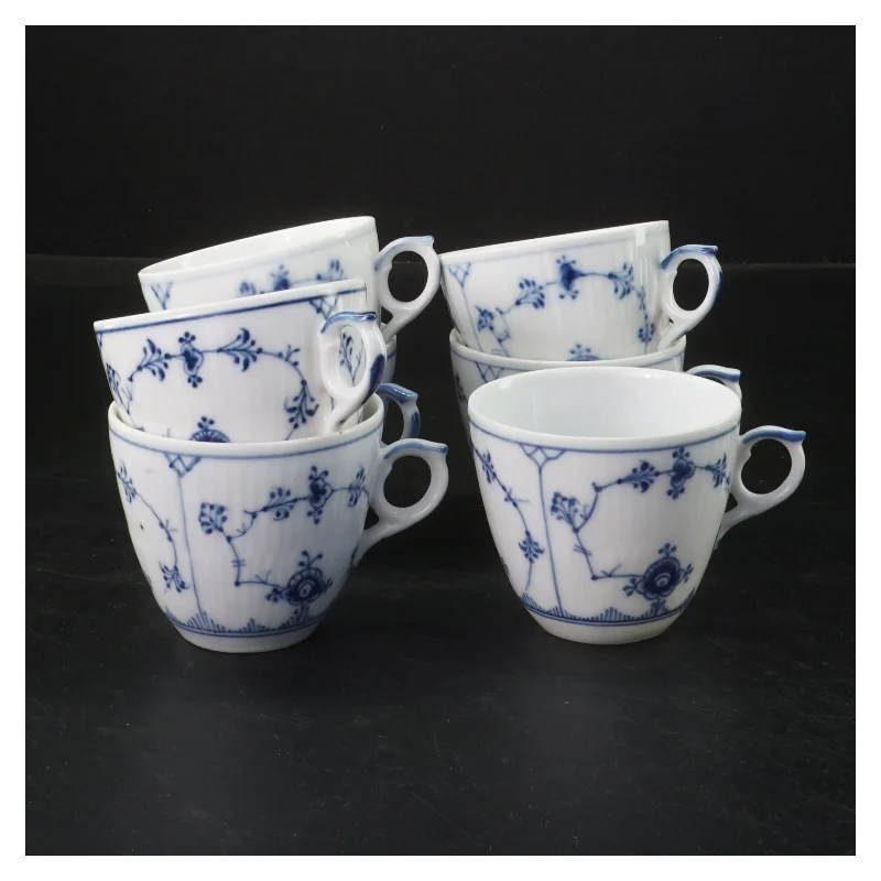 Sæt med fine porcelænskopper og underkopper, musselmalede, fra Royal Copenhagen (str. Ø 12,5xØ 6,5 cm)