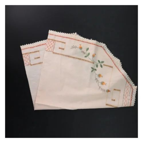 Broderet dug (str. 48x68 cm)