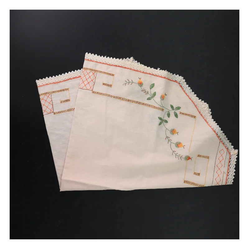 Broderet dug (str. 48x68 cm)