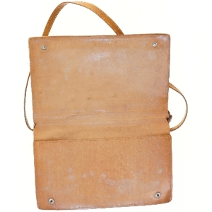 Brun læder skuldertaske (str. 32x21 cm)