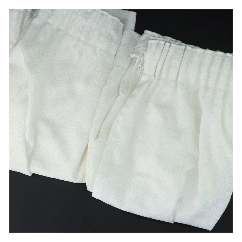 Hvide gardiner (str. 64x75 cm)