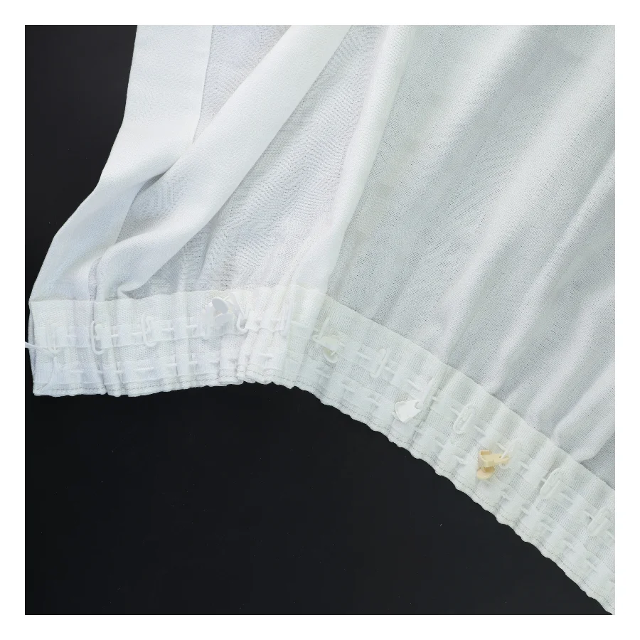 Hvide gardiner (str. 64x75 cm)