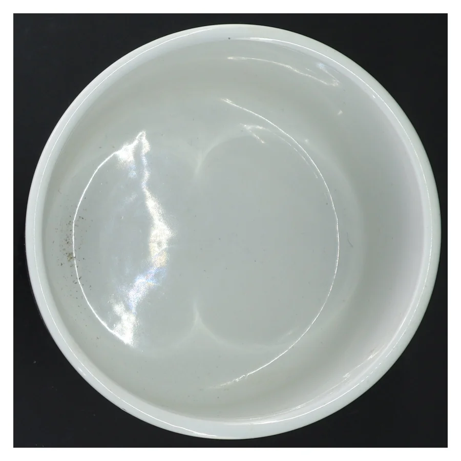Hvid porcelænspotte fra Relief Strip Denmark (str. H. 11,5 cm, ø. 14,5 cm)