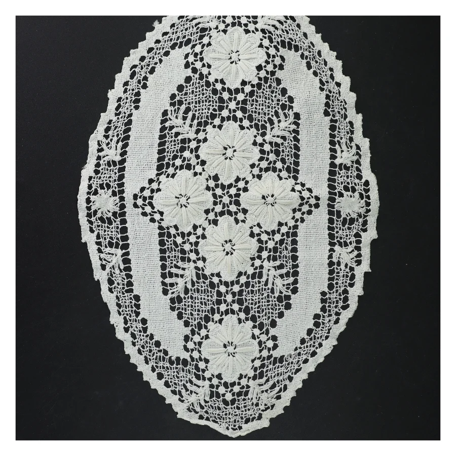 Oval blondebordløber (str. 44x28 cm)
