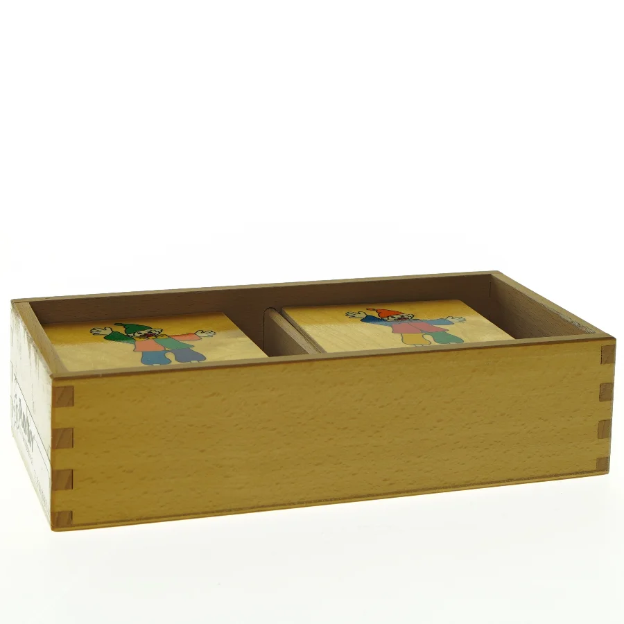 Træhuskespil med klovnefigurer (str. 24 x 12 cm)