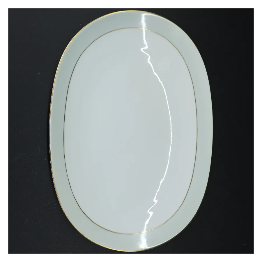 Ovalt porcelænsfad med guldkant (str. 33 x 23 cm)